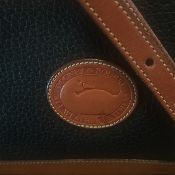 Dooney & Bourke All Weather Leather Vintage Dover Shoulderbag/Crossbody - Picture 2 of 16